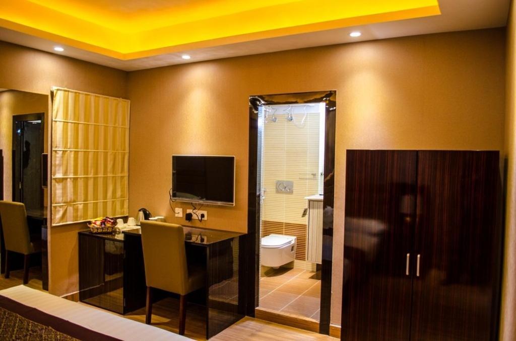 Hotel Comfotel Kolkata Eksteriør bilde